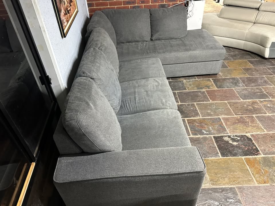 5 Seater Chaise Sofa – Clean & Ready To Use photo 2