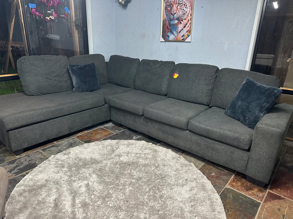 5 Seater Sofa – Near-New Condition