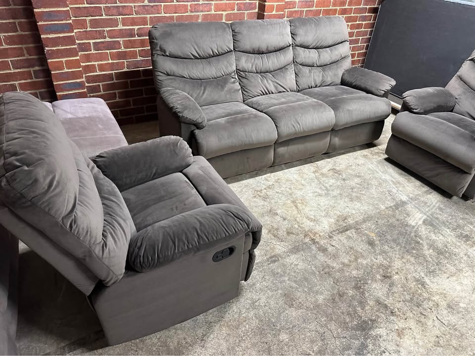 3+1+1 Recliner Sofa Set | Grey Fabric | Manual Recliners | Like New photo 4
