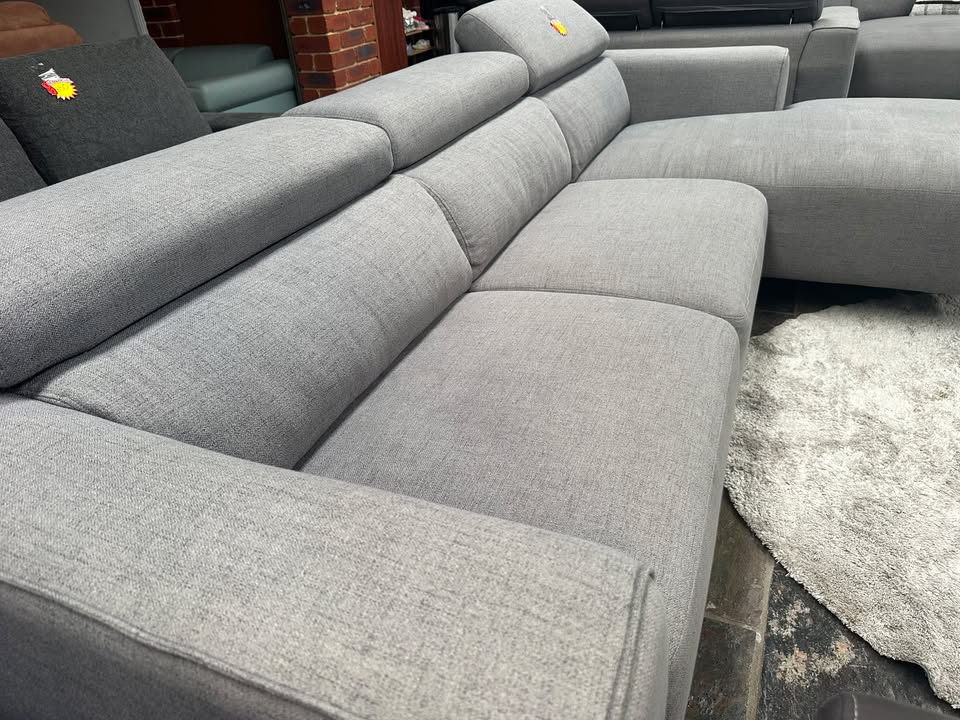 Modern Light Grey Chaise Sofa – Near-New Condition photo 3