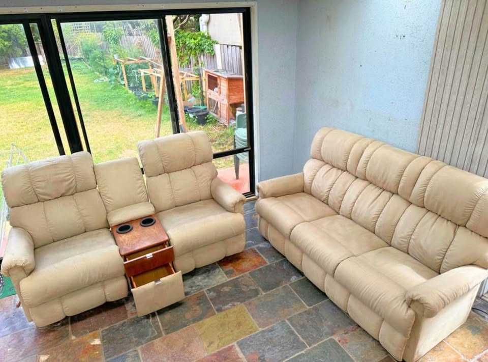 La-Z-Boy Pinnacle Recliner Set – Luxasuede Bone (3 Seater + 2 Rocker Recliners)