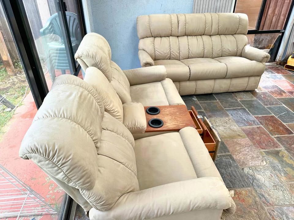 La-Z-Boy Pinnacle Recliner Set – Luxasuede Bone (3 Seater + 2 Rocker Recliners) photo 6