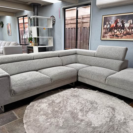 Discounted Sofa with Minor Imperfections Modern Grey Corner Sofa